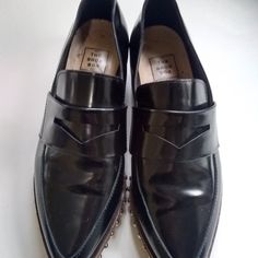 Fashion Shows Excelente Condition And Very Original Size 36. Like A Brand New Black Moccasins, Fashion Shows, Moccasins, Fashion Show, Size 6, Women Shoes, Brand New, Women Shopping, Black