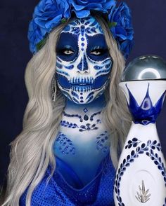 Blue Skulls, Skull Makeup, Halloween Makeup Looks, Eye Makeup Art, Blue Makeup, Fantasy Makeup, Makeup Art, Maquillaje De Ojos, Halloween Makeup