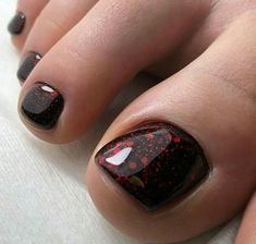 Black And Red Toenail Designs, Black Toenail Designs Pedicures, Black And Red Pedicure, Black And Red Toenails, Halloween Pedicure Ideas Toes Toenails, Red And Black Toe Nails, Black Glitter Pedicure, Holiday Nails And Toes, Pedicure Black Toenails