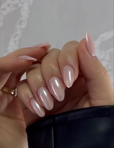 Simple Nails Pearl, Almond Shaped Nail Ideas Simple, Soft Pink Pearl Nails, Nails With Lavender Dress, Pearl Nails Aesthetic, Opaque Chrome Nails, Nails For A White Dress, Pearl Nails Almond Shape, Pearl Shimmer Nails