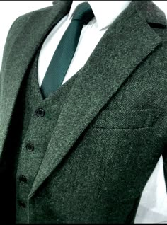 This listing is for a 3 piece tweed suit which includes a Jacket, Vest and a pair of Pants. Prices Quoted Includes U.S TAX's Abitto has been making serious waves in the men's tweed suit fashion sphere of late and this exquisite green tweed suit demonstrates just why.This tweed suit can be worn as a wedding suit matching with a castle or a vintage setting complimenting the green tweed design. A work green tweed suit giving you a classic look; something only a green tweed suit can achieve. Or that Green Tweed Suit, Mens Tweed Suit, Wedding Suit Styles, Men Suits Wedding, The Suits, African Suit, Christmas Suit, Dinner Suit, Wedding Suits Groom