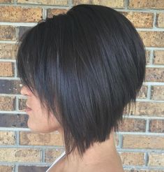 brunette angled stacked bob for straight hair Stacked Hairstyles, Bob Pendek, Angled Bob Haircuts, Stacked Haircuts, Angled Bob Hairstyles, Inverted Bob Hairstyles, Stacked Bob Hairstyles, Stacked Bob, Stacked Bob Haircut