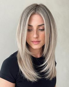 Medium-to-Long Haircut with Layers around the Face Long Fine Hair, Fine Straight Hair, Straight Hair Cuts, Long Layered Haircuts, Haircuts For Medium Hair, Haircuts Straight Hair, Long Blonde, Haircuts For Fine Hair, Long Blonde Hair