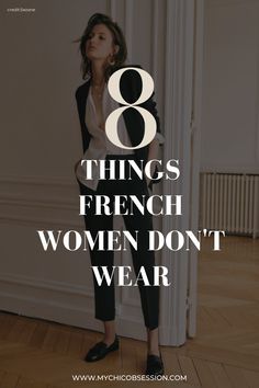 8 Things French Women Don't Wear (And What They Wear Instead) - MY CHIC OBSESSION Minimalisticky Chic, Style Chic Parisien, Mode Over 50, French Style Clothing, Rok Midi, My Chic Obsession, Sandal Tali, Stile Casual Chic