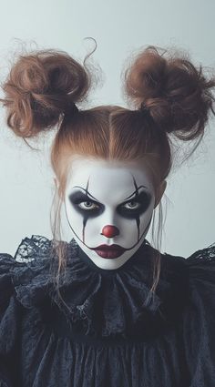 Hair For Clown Costume, Creepy Carnival Makeup, Scary Clown Face Makeup, Killer Clown Hairstyles, Diy Scary Clown Makeup, Twisted Clown Makeup, Clown Hairstyles Halloween, Halloween Clown Makeup Scary, Easy Scary Clown Makeup