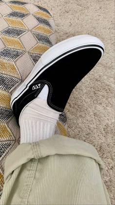 Vans Black Slip On Outfit, Guys Shoes Aesthetic, Black Slip On Outfit, Slip On Vans Outfit, Black Slip On Vans Outfit, Black Vans Outfit, Black Slip On Vans, Vans Aesthetic, Skate Fits