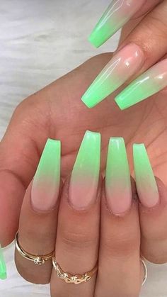 Ombre Nail Design, Coffin Nails Ombre, Trends Nails, Neon Green Nails, Unghie Sfumate, Green Acrylic Nails, Green Nail Designs, Ombre Acrylic Nails, Simple Acrylic Nails