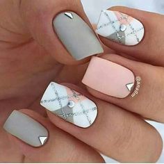 2017 Fall/winter nail art design | squoval | short nails | #diamonds | checker | matte | gel polish | gray | pink Matte Nail, Nail Art Designs Summer, Makijaż Smokey Eye, Beautiful Nail Art, Nail Art Summer, Nail Arts, Nail Designs Summer, Matte Nails