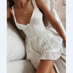 Short White Dress Lace Back, Yellow Mini Dress Pink Shoes, Hot Casual Prom Dresses, Luxury White Mini Dress For Summer, Luxury White Summer Mini Dress, Trendy Prom Dresses Short Hoco, White Short Long Prom Dresses, Short Wedding Dress Beach Casual, Short Wedding Dress Beach Summer