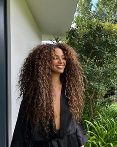 Julia Rodriguez, Curly Hair Color Ideas, Curly Hair Color, Date Night Makeup, Night Beauty, Colored Curly Hair, Beauty Ideas