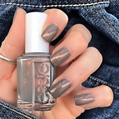 Essie social lights Light Nail Polish, Shellac Nail Polish, Cnd Shellac Nails, Opi Nail Colors, Light Nails, Shellac Nails, Essie Nail Polish, Essie Nail, Opi Nails