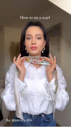 Content Creator: @samira.sfiii  Nathalie Brun - Les Feuilles Mortes Neckerchief Women Outfits, Green Silk Scarf Outfit, Tie Twilly Scarf, Hermes Scarves How To Wear, How To Tie Twilly, Neck Scarves Outfit, Outfits With Silk Scarves, Scarf Outfit Casual, Twilly Scarf Outfit