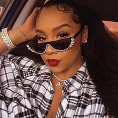 Sunglasses For Your Face Shape, Jewel Frames, Diamond Cat, Look Casual Chic, Rhinestone Sunglasses, Cat Eye Sunglasses Women, Cute Sunglasses, Fashion Eye Glasses, Trendy Sunglasses