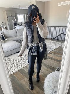 Cropped Vest Outfits For Women, Cropped Black Puffer Vest Outfit, Crop Vest Outfits For Women, Black Cropped Puffer Vest Outfit, Crop Vest Outfit, Cropped Vest Outfit, Black Vest Outfits For Women