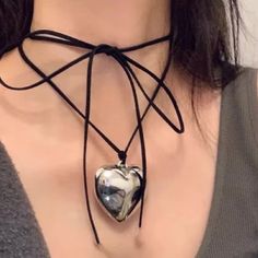 New Color Silver #192 Colar Aesthetic, Big Heart Necklace, New Goth, Pendant Choker Necklace, Black Velvet Choker, Heart Shaped Pendant Necklace, Velvet Heart, Yeah Yeah, Pendant Choker