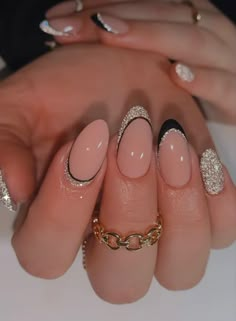 Round Nail Art Designs, Elegante Nails Classy, Round Nail Art, Subtle Nails, Jewelry Aesthetic, Round Nails, Short Acrylic Nails