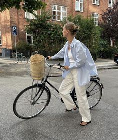 Scandinavian Outfit, Style Wide Leg Jeans, Scandi Fashion, Scrub Corpo, Copenhagen Street Style, 여름 스타일, Scandinavian Fashion