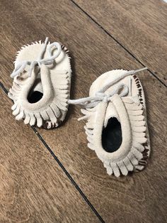 "These moccasins are adorable! They appear to be handmade since there are no labels. I don't know the size but the dimensions are approximately 2\" wide x 4\" long and appear to be for an infant, under 12 months old. I could see these displayed at a baby shower with other vintage baby decor! CONDITION: Good vintage condition. All sales are final so please examine the photos carefully. All breakables are wrapped carefully in heavy-duty bubble wrap with extra care and are insured. I try to recycle Festival Moccasins With Soft Sole And Round Toe, Soft Sole Round Toe Moccasins For Festival, Art Deco Vase, Recycle Box, Baby Moccasins, Baby Shower Decor, Leather Baby, Crib Shoes, Shower Decor