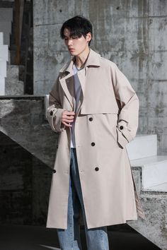 This classic coat has a vast history, all contributing to this oversized modern take on the trench. It was originally developed as a clothing piece worn by Army officers and continues to be a fashion staple today. It is an iconic, timeliness garment that can be seen on catwalks year after year.Gender: MenMaterial: PolyesterLining Material: PolyesterClothing Length: LongSleeve Length: FullSleeve Style: RegularCollar: Turn-down CollarCuff Style: ConventionalClosure Type: Double Breasted Korean Male Fashion, Trench Coat Street Style, Trench Outfit, Mens Fashion Retro, New York Fashion Week Men, Long Coat Men, Oversized Trench Coat, Grey Trench Coat, Trench Coat Style