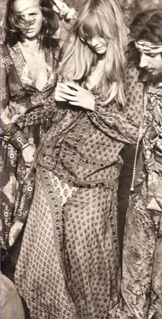 70s Fashion Yellow Grunge, Hippies 1960s, Patti Hansen, Flower Power Hippie, Woodstock 1969