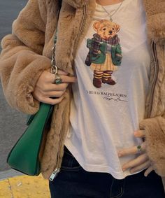 ralph lauren polo bear tee shirt, brown fur jacket, green purse, outfit inspo, autumn, winter Green Purse Outfit, Brown Fur Jacket, Polo Bear Ralph Lauren, Ralph Lauren Polo Bear, Purse Outfit, T Shirt Outfit, Bear Outfits, Green Purse, Brown Fur