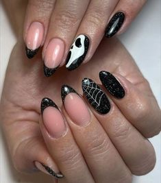 Unique Nails Halloween, Simple Spooky Nails Black, Halloween Oval Nail Designs, October Nail Designs Almond, Simplistic Halloween Nails, Ghost Face Nails Almond, Subtle Halloween Nails Black, Halloween Short Almond Nails, Simple Witch Nails