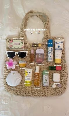 Holiday Bag Essentials, Bags For Beach Summer, Holiday Bag Packing, Summer Vacation List Packing, Beach List Packing Vacations, Trip List Packing Summer, Vacation Essentials Aesthetic, Essentials To Pack For A Trip, 1 Week Vacation Packing List Summer