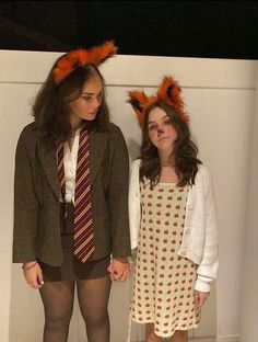 Duo Halloween Costumes Niche, Wes Anderson Characters Costumes, Wes Anderson Costume Ideas, Wes Anderson Halloween Costumes, Wes Anderson Aesthetic Outfits, Wes Anderson Costume, Juno Halloween Costume, Wlw Halloween Costume, Wes Anderson Outfits