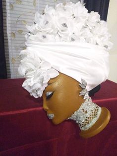 This Afro Diva wreath is poised with Grace and can be for any occasion. Wood Silhouette, Silhouette Head, African Inspired Decor, Deco Mesh Wreaths Diy, Creative Wreaths, Mannequin Art, African Crafts, Mesh Wreath Diy, Head Wreath