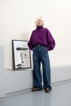 - Pull oversize- Manches longues- Col roulé COMPOSITION 100% LAINE DE MERINOSFabriquée en ItalieCONSEIL TAILLE Cette pièce est oversizeLe mannequin mesure 1m70 et porte une taille S. Purple Turtleneck Outfit, Purple Sweater Outfit, Colorful Winter Outfits, Turtleneck Sweater Outfit, Winter Gowns, Oversize Outfit, Oversized Sweater Outfit, Turtleneck Outfit, Pull Oversize