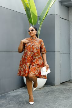 Juni dress Shirt Dress African Print, Shirt Dress Ankara African Style, Simple African Dresses Casual, African Simple Dress Styles, Ankra Fashions For Ladies, Simple Style For Ankara Gown, Loose Ankara Dress Styles, Simple Chitenge Dress, Short Ankara Dresses Classy 2024