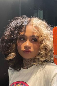 Essentially a two-tone dye job, Gemini hair offers up extra creativity and double the opportunities when it comes to colouring your hair. 📸 kehlani Hairstyle Ideas For Short Hair, Gemini Hair, Hair Color Guide, Half And Half Hair, Two Toned Hair, Split Dyed Hair, Ideas For Short Hair