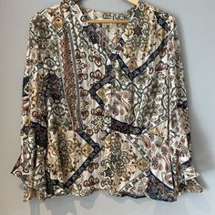 Nwt! Umgee Sheer Floral Paisley Peplum Blouse Size Women's M Button Front 3/4 Flutter Sleeves. In Excellent Condition. Flat Lay Measurements: Shoulder - 15" Bust - 22" Length - 24" Sleeve Length - 22" *Please Contact Me With Any Concerns Or Problems With Your Transaction. I Will Try My Best To Resolve The Problem.* Thank You! Be Sure To Check Out My Other Listings For Deals That May Appeal To You. Patterned Long Sleeve Boho Print Blouse, Long Sleeve Patterned Blouse With Paisley Print, Patterned Printed Blouse With 3/4 Sleeves, Fall Paisley Print Flowy Blouse, Patterned Long Sleeve Blouse With Ruffles, Long Sleeve Flowy Blouse With Paisley Print, Flowy Long Sleeve Blouse With Paisley Print, Flowy Long Sleeve Top With Paisley Print, Flowy Long Sleeve Paisley Print Blouse