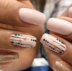 Nail Ideas For New Years 2024, New Years Nail Designs Short Nails, 2024 New Year Nails, Nail Cristhmas, Easy New Years Nails, Cristhmas Nails, New Year’s Nails, New Years Nails 2023 Trends, New Year Nails Design 2024