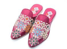 A Moroccan Babouche slippers with floral embroidered and pointed toe offers a casual chic appearance for any ensemble. Classic flower backless loafers get a charming update with embroidered floral pattern. Keep the feminine vibes going when you style these moccasins women chalk pair with a satin maxi dress. Treat your feet to the best of things by choosing these Wedding Moroccan Mules from Fes! They are crafted from velvet textured leather and designed with engraved metal flower designs, could be a great Moroccan Embroidered slippers gift for Wedding party! Hurry, take advantage of our best offers ever: 🌟 Buy 2 item And Get 10 % OFF 🌟 Your discount Apply Automatically at Checkout 🌟 Buy 3 item And Get 15 % OFF 🌟 Your discount Apply Automatically at Checkout 🌟 Buy 4 item and Get 20 % OF Traditional Closed Toe Mules For Spring, Traditional Summer Mules With Pointed Toe, Traditional Flat Heel Spring Mules, Traditional Flat Heel Mules For Spring, Traditional Open Toe Mules For Spring, Traditional Slip-on Mules For Spring, Slippers Embroidered, Feminine Vibes, Babouche Slippers