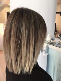 THIS IS HOW I WANT MY BALAYAGE! I finally found it! ♡♡♡ Below Shoulder Hairstyle Women, Straight Short Balayage Hair, Light Hair Colors For Short Hair, Straight Short Hair Balayage, Hair Styles For Burnett, Dark Hair Color 2023, Balayage Fine Hair Brown, Med Length Balayage Hair, Textured Lob With Face Framing Layers