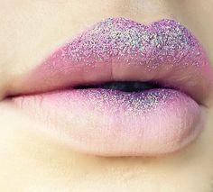 Glitter lips Mermaid Lips, Pink Glitter Lips, Make Up Guide, Fantasy Make-up, Party Make-up, Sugar Skull Makeup, Smink Inspiration, Fairy Makeup, Lip Designs