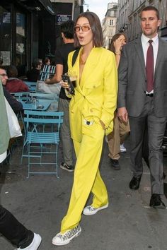 Stile Kylie Jenner, Diy Costumes Women, Yellow Suit, Paris Shopping