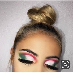 Christmas Eyeshadow Looks, Mexican Makeup, Thanksgiving Makeup, Christmas Eyeshadow, Pale Makeup, Christmas Eye Makeup, Christmas Makeup Look, Bridal Eye Makeup, Make Up Ideas