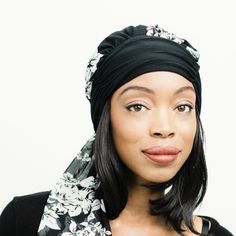 This pretied head scarf is from Linda Christen Designs Life Style Collection. This sheer black and white floral chiffon head scarf can be worn in many ways. Are you going for a trendy look? Protect your hair and preserve your hairstyle at the same time with this light weight head scarf. The scarf makes it easy to lay your hair down and protects your hair from the sun and the elements while you look fabulous doing so. Perfect for looking fashionable and trendy while running errands or meeting a f Hair Scarf Hairstyles, Scarf Headband Hairstyles, Hair Snood, Head Scarf Styles, Boho Hippie Chic, Head Wrap Scarf, Chemo Hat, Boho Accessories, Scarf Headband