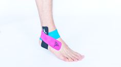 Sprunggelenk Tape How To Kt Tape An Ankle, Kt Tape Ankle Sprain, Ankle Taping, Weak Ankles, Ankle Stability, Twisted Ankle