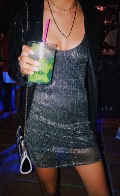 girl wearing a sparkly shimmery dress with sequin black blazer and vogue magazine newspaper purse holding a blue basil mojito half drank with a pink straw at a club/bar, club outfit ideas, tumblr aesthetic Blue Mojito, Black And Silver Outfits, Silver Dress Outfit, Side Purse, Trendy Blazers, Silver Outfits, Spain Fashion, Shimmery Dress, Marbella Spain