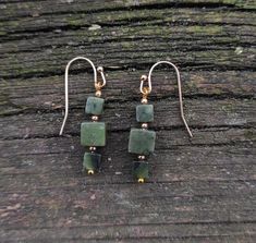 Simple earrings with jade. Jade is generally known as a healing stone, which is why it goes well with nature-loving elves and forest lovers. Variations: white jade, tiger eye.