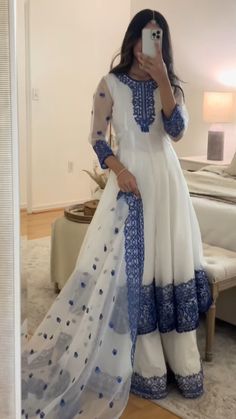 Desi Dress, Trendy Outfits Indian, Pani Puri, Traditional Indian Dress, Casual Indian Fashion, Desi Fashion Casual, Beautiful Pakistani Dresses, Chique Outfits