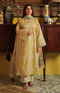 Sajjal Ali Pakistani Dresses Casual, Salwar Kamiz, Printed Dupatta, Front Lawn, Simple Pakistani Dresses, Lawn Suits, Stylish Dress Book, Pakistani Dress Design, Suit Designs