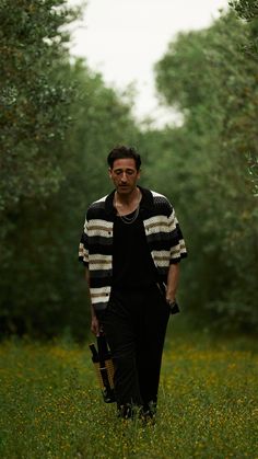 Adrian Brody, Male Portrait Poses, Masc Outfits, Adrien Brody, Artist Custom, Fall Outfits Men, Italian Men, Portrait Photography Poses, Face Men