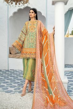 Green Pakistani Heavily Embroidered Salwar Kameez Wedding Dress Embroided Suits, Designer Brands Fashion, Pakistani Wedding Dress, Pakistani Salwar Kameez, Embroidered Organza, Organza Dress, Asian Bridal, Pakistani Wedding Dresses, Shalwar Kameez