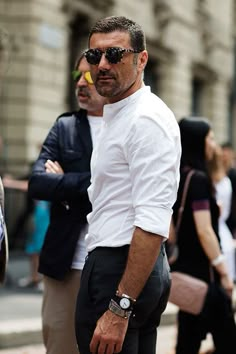 Summer Fashion Week, Gentleman Mode, The Sartorialist, Summer Fashions, Old School Style, Ray Ban Wayfarer, Mens Fashion Smart, Ray Ban Aviator, Italian Men