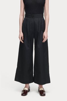 The Coxsone pant by NYC designer Rachel Comey is a dressy wide-leg pleated trouser with an athleisure twist! Available in luxurious black lightweight taffeta. Burgundy Cocktail Dress, Mom Fall, Nyc Design, One Clothing, Printed Jumpsuit, Rachel Comey, Lynx, High Waisted Trousers, Bottom Clothes