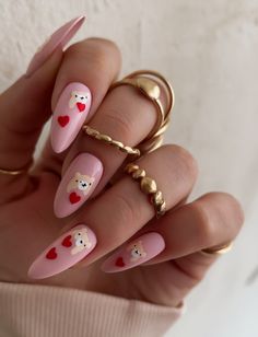 This soft pink gel manicure features cute teddy bear accents and bold red hearts. The medium stiletto shape adds a playful and unique twist to the design. Ideal for Valentine’s Day 2025, it’s a fun option for those who love creative nail art. Cute Teddy Bears, Creative Nails, Gel Manicure, Red Heart